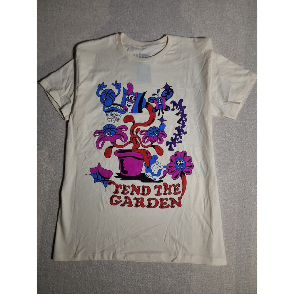 Market Studios Tend The Garden T Shirt Mens L Beige NWT Graphic Streetwear